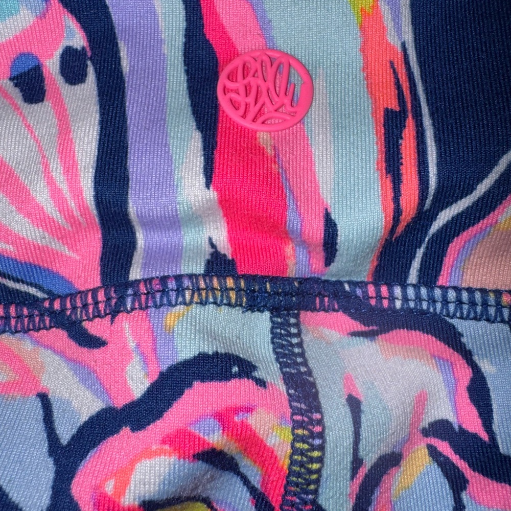 Lily Pulitzer Luxletic Pink Floral Capri Ruffle Hem Size Large - Picture 4 of 6